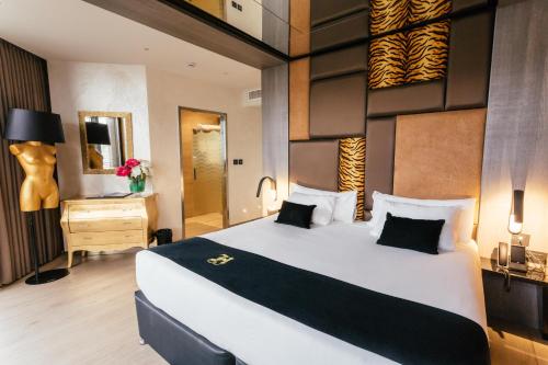 Double Room with Sea View image 5