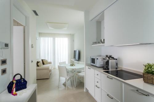 Embassy Aparthotel - image 2