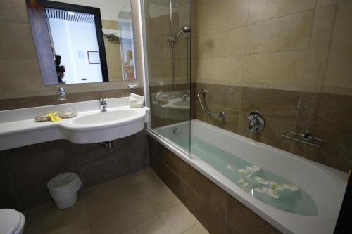 2 twin beds