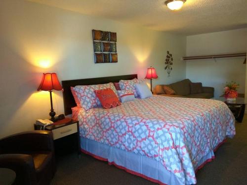 Motel West - image 3