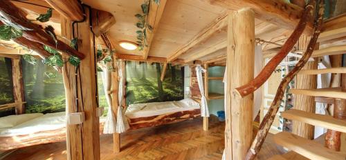 1 double bed, 9 twin beds