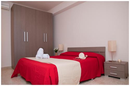 1 queen bed, 2 sofa beds