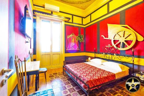 Hollywood Inn Palermo Rooms - Tap to explore photos