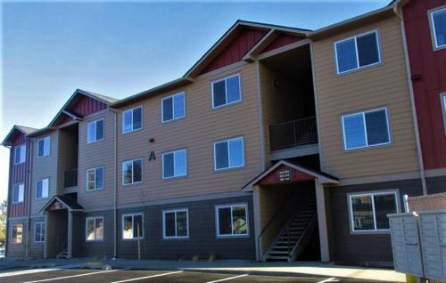 Autumn Leaf Furnished Apartments - main image