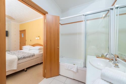 Hamurana Lodge - Photo 3