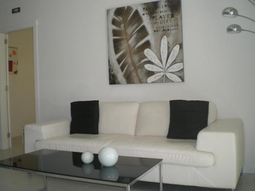 One-Bedroom Apartment image 4