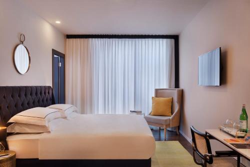 room detail thumbnail 1