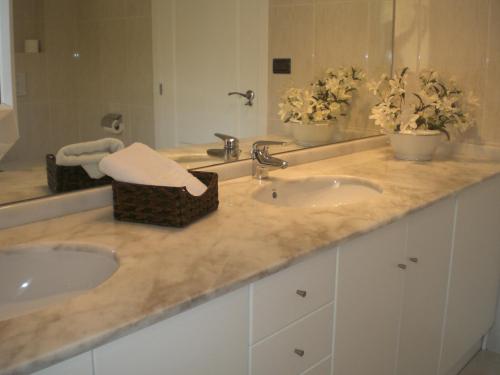One-Bedroom Apartment image 1