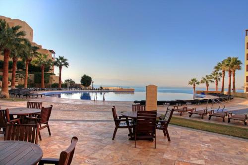 Apartment Samarah Resort D44 at DeadSea, Sea & Pool view in 소야이마