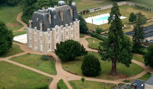 Au Chateau de Montbraye - image 12