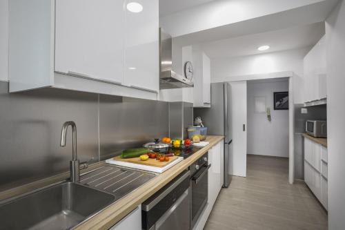 Mackenzie Zoe Seafront Suite - image 5