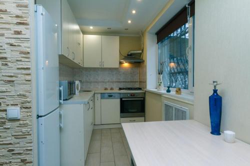 Донца 27 Шалимова, Шулявская, Мед-Городок, НАУ, Исида, Вацлава Гавела, Лепсе, Отрадныи, аеропорт Жул