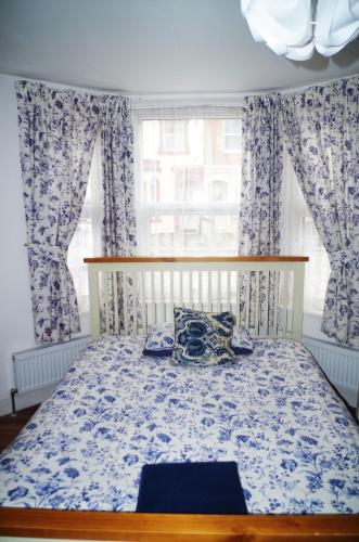 Abbey Lodge Guest House - image 9
