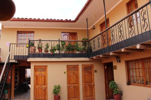 

Munay Tika Family House