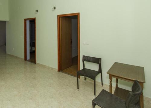 Two-Bedroom Apartment with Balcony image 2
