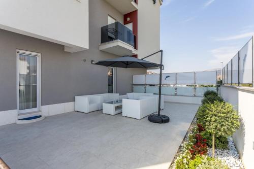 Luxury villa with a swimming pool Stobrec, Split - 14700, Split (photo 10)