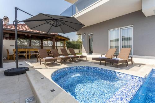 Luxury villa with a swimming pool Stobrec, Split - 14700 in Split