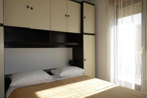 Apartments with a parking space Nin, Zadar - 14733