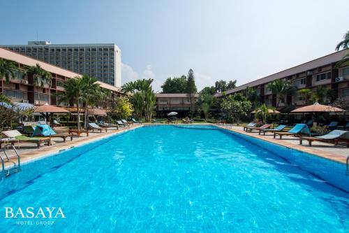 Swimming pool