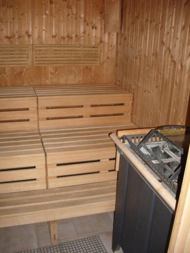 桑拿, Hotel Ahornhof, privates 27 qm großes Doppelzimmer mit Balkon in Südlage (Hotel Ahornhof, privates 27 qm großes Doppelzimmer mit Balkon in Sudlage) in 林德伯格