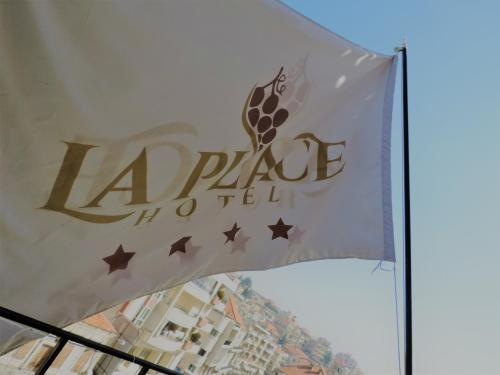 La Place Hotel