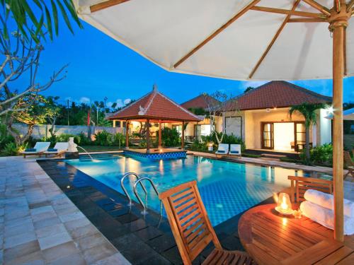 泳池, 龐多克岩加拉度假村 (Pondok Jenggala Bungalow) in 倫邦岸島