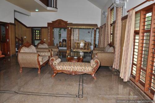 6 bedrooms, 22 beds