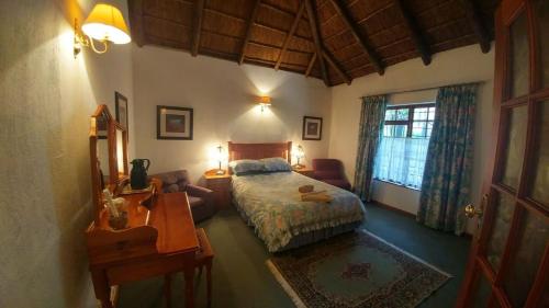 Oaktree Lodge Guest House - image 5