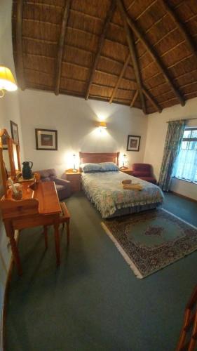 Oaktree Lodge Guest House - image 3