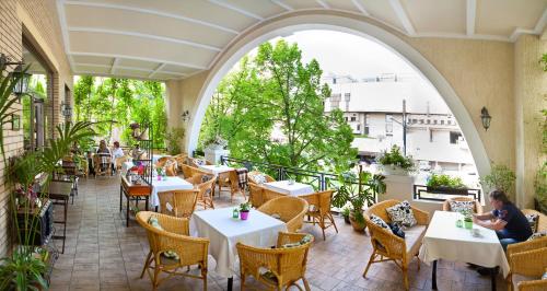 Altan/terrasse, Gostiny Dvor Hotel in Kharkiv