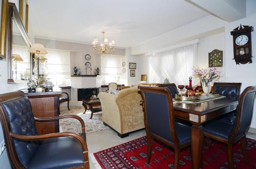  Luxurious Big Apartment, Unterkunft in Kalamata