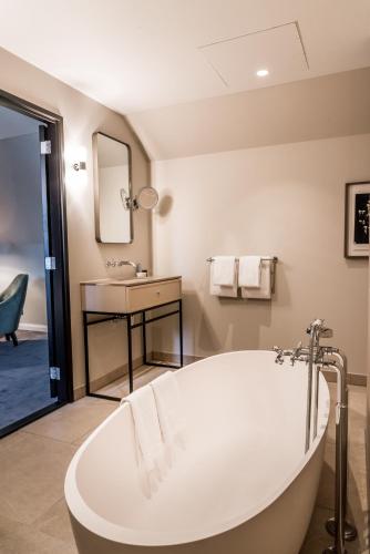Bathroom, Pillows Grand Boutique Hotel Ter Borch Zwolle in Zwolle