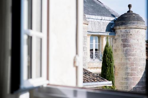 Chateau Cordeillan-Bages Château Cordeillan-Bages is perfectly located for both business and leisure guests in Pauillac. The hotel offers guests a range of services and amenities designed to provide comfort and convenience. 