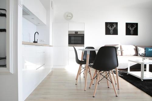 Superior One-Bedroom Apartment image 2