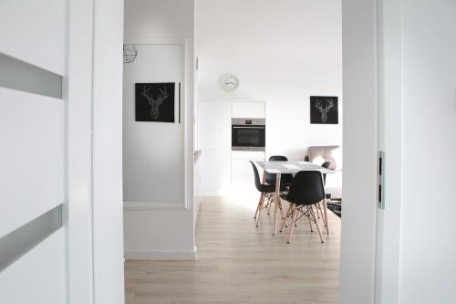 Superior One-Bedroom Apartment image 3