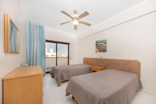 2 bedrooms, 5 beds