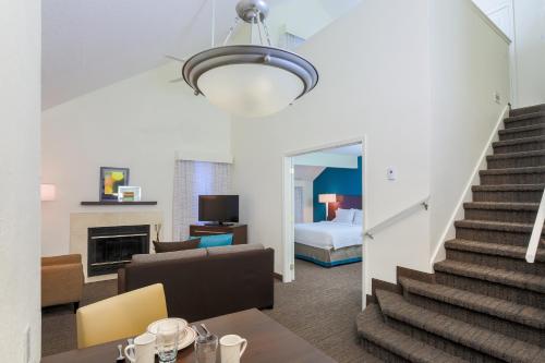 Hawthorn Suites by Wyndham Tinton Falls - image 7