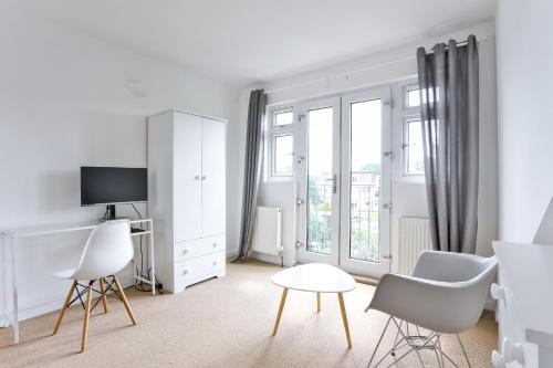 Tyben Self Catering House, , London