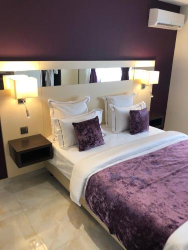 Hotel M'LYS