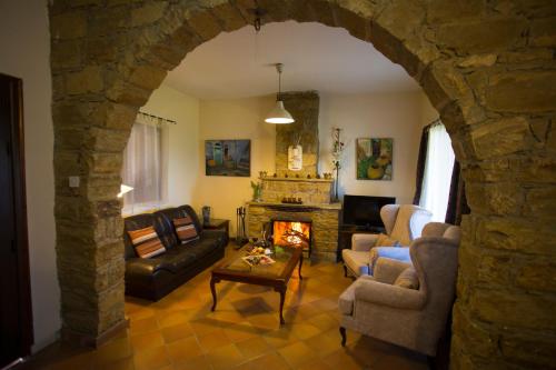 George Houses - image 3