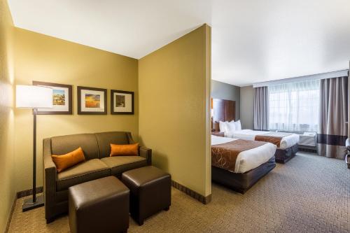 Comfort Suites Burlington - image 6
