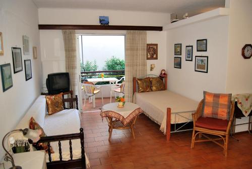  lovely apartment 50m from the seaside, Pension in Loutraki