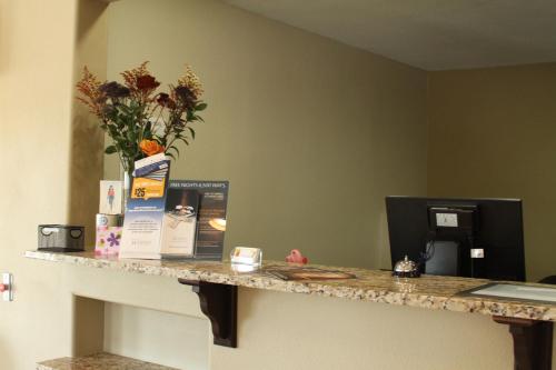 ล็อบบี้, ซูเปอร์ 8 บาย วินด์แฮม มอนโทรส (Super 8 By Wyndham Montrose) in มอนโทรส (CO)