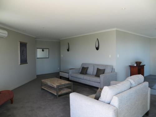 Apartment with Pool View 