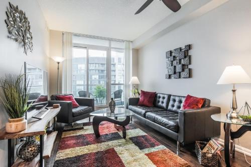 Gorgeous Downtown Oasis with Lake Views & Parking! - Apartment - Toronto