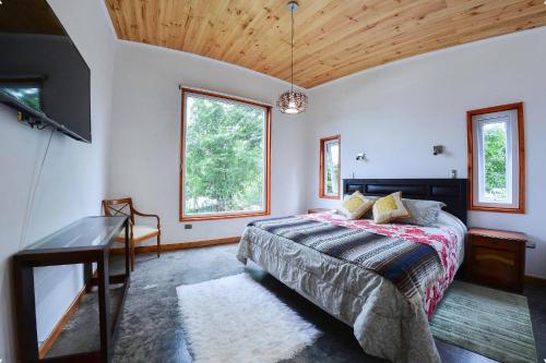 2 bedrooms, 4 beds