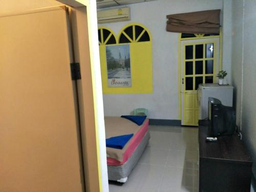 Khok Chang Building