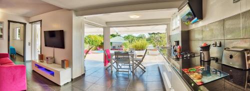 Παροχές, JoliReveCreole in Sainte Anne