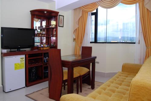 1 king bed, 1 sofa bed