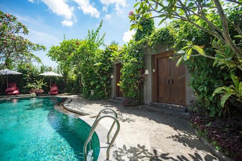 Ladera Villa Ubud - 수영장